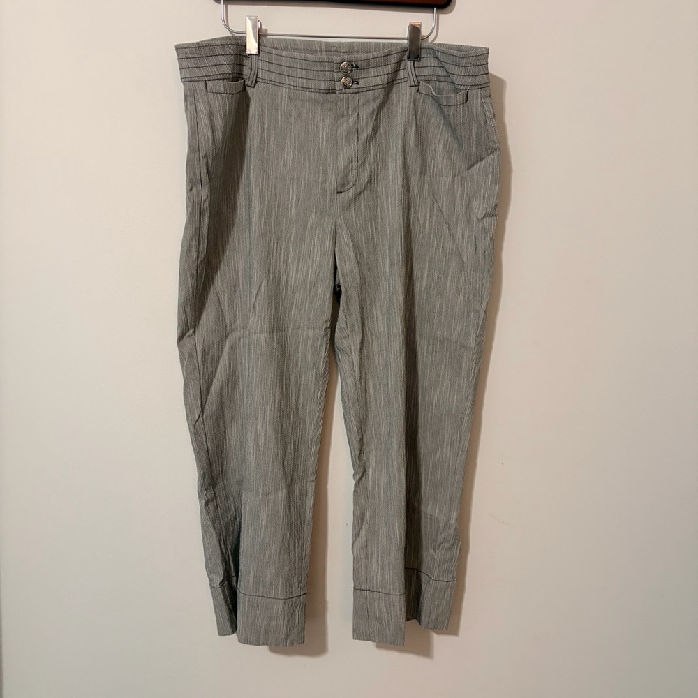 Chico’s Gray Capri Dress Pants Size 3 (Fits 16)